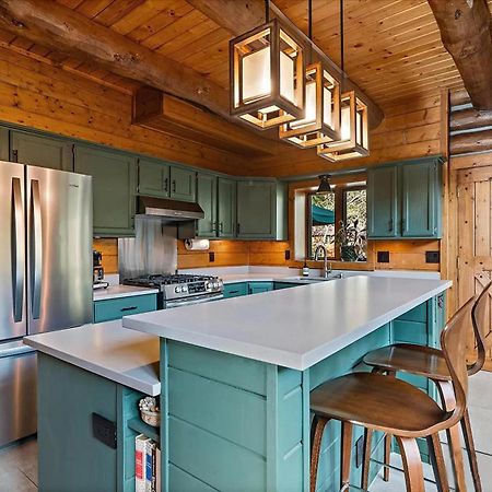Вилла Classic Log Cabin Near Rocky Mountain National Park And Near Skiing Лайонс Экстерьер фото