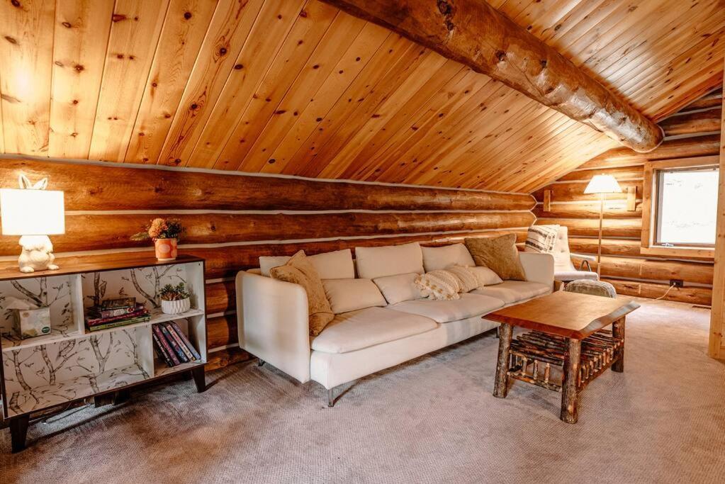 Вилла Classic Log Cabin Near Rocky Mountain National Park And Near Skiing Лайонс Экстерьер фото
