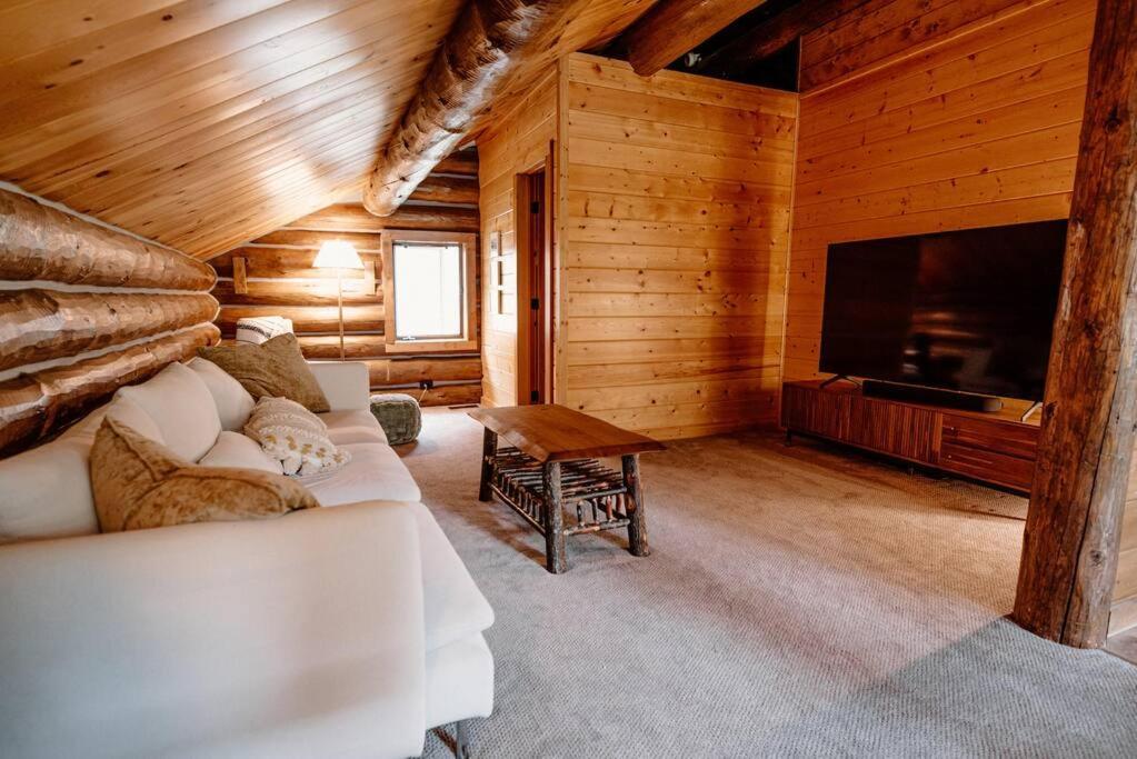 Вилла Classic Log Cabin Near Rocky Mountain National Park And Near Skiing Лайонс Экстерьер фото