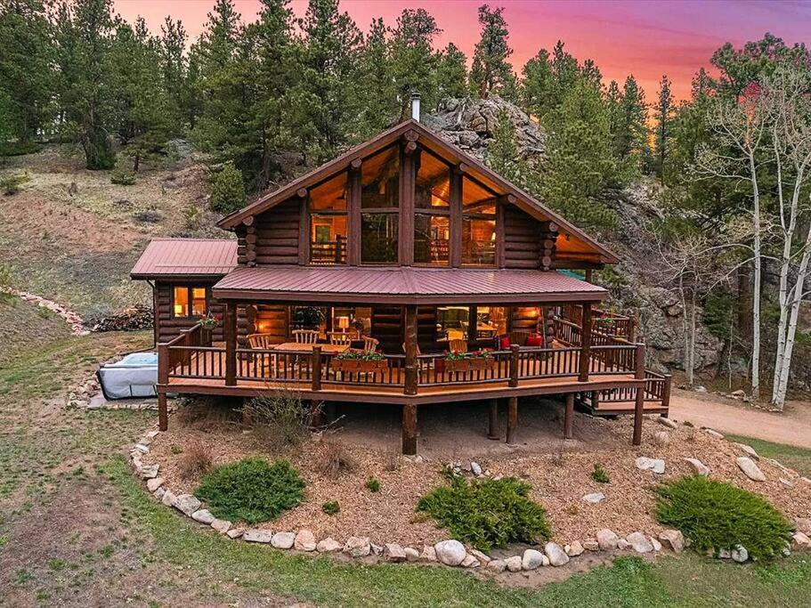 Вилла Classic Log Cabin Near Rocky Mountain National Park And Near Skiing Лайонс Экстерьер фото