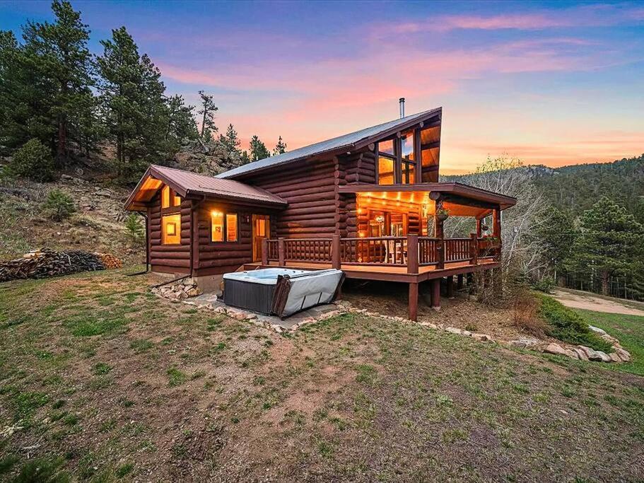 Вилла Classic Log Cabin Near Rocky Mountain National Park And Near Skiing Лайонс Экстерьер фото