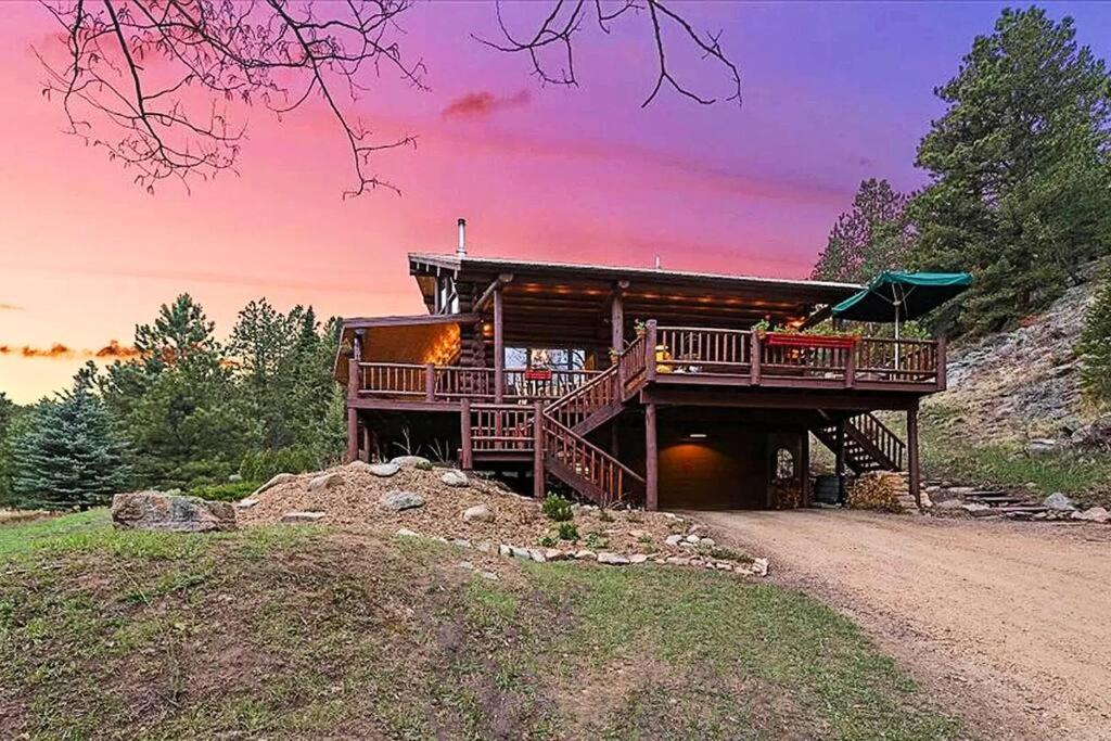 Вилла Classic Log Cabin Near Rocky Mountain National Park And Near Skiing Лайонс Экстерьер фото