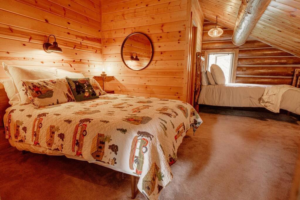 Вилла Classic Log Cabin Near Rocky Mountain National Park And Near Skiing Лайонс Экстерьер фото