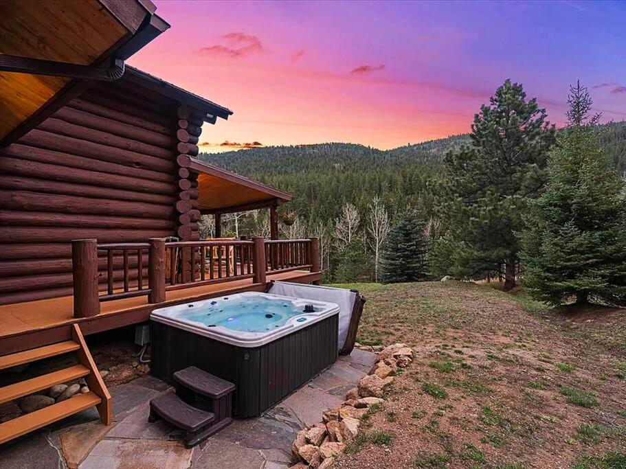 Вилла Classic Log Cabin Near Rocky Mountain National Park And Near Skiing Лайонс Экстерьер фото